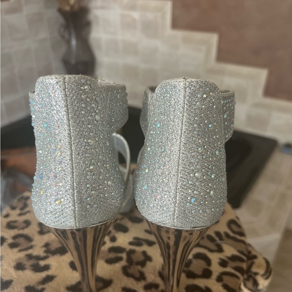 EUC- BLINGY ELEGANT HEELS WITH METALLIC BOTTOM BY SILVER SLIPPER SZ 9 - Picture 3 of 6